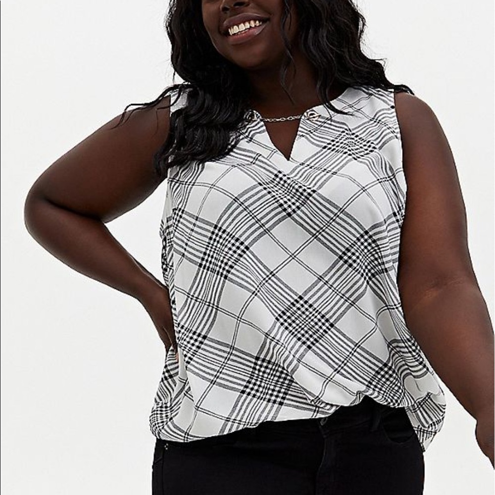 Black and white plaid crepe chain tank